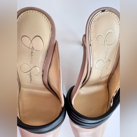 Elegant Jessica Simpson Nude & Black Mule Heel Size 6.5 - Picture 4 of 9